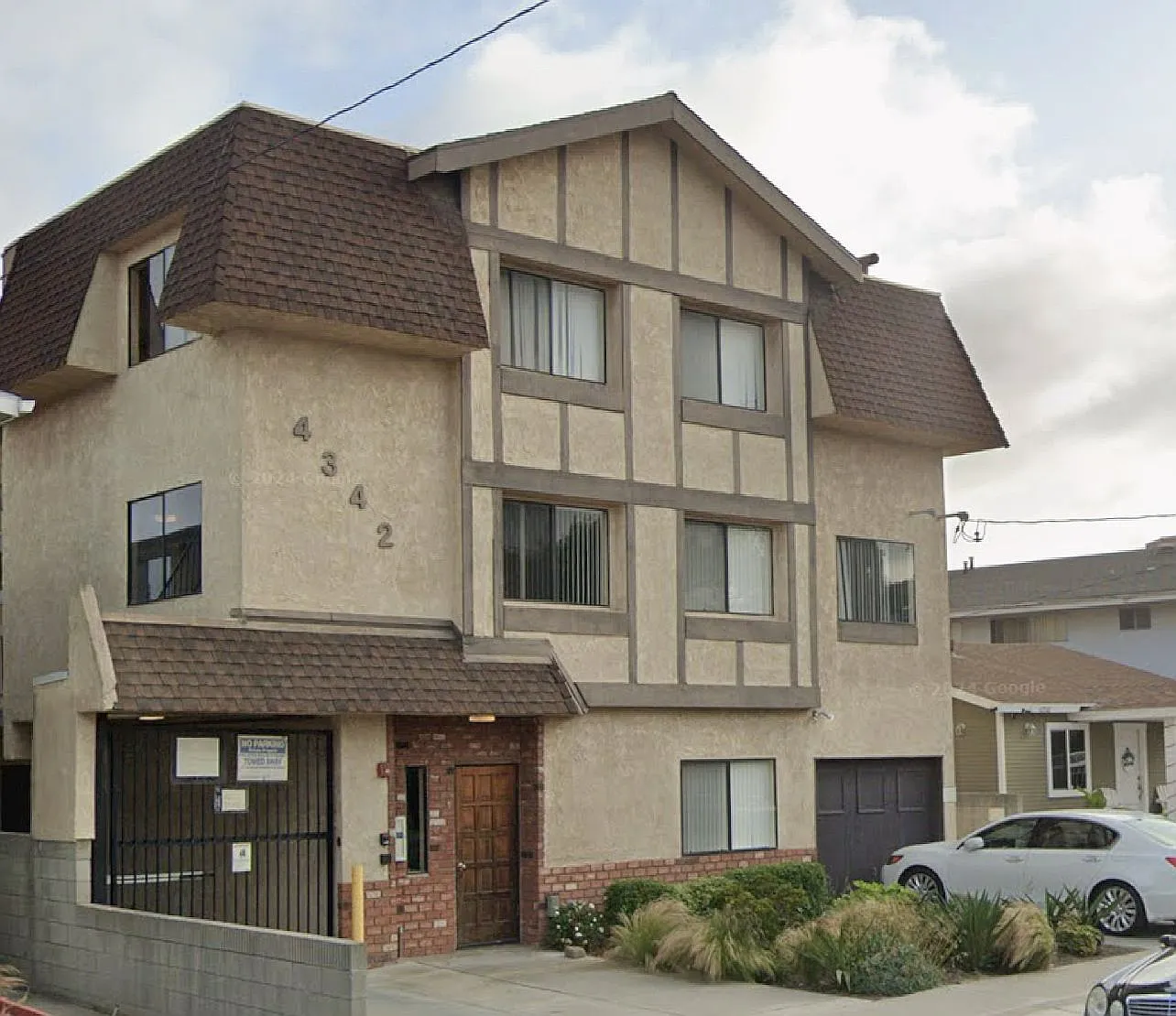2 bed, 900 sqft, $2,500 — Photo 2