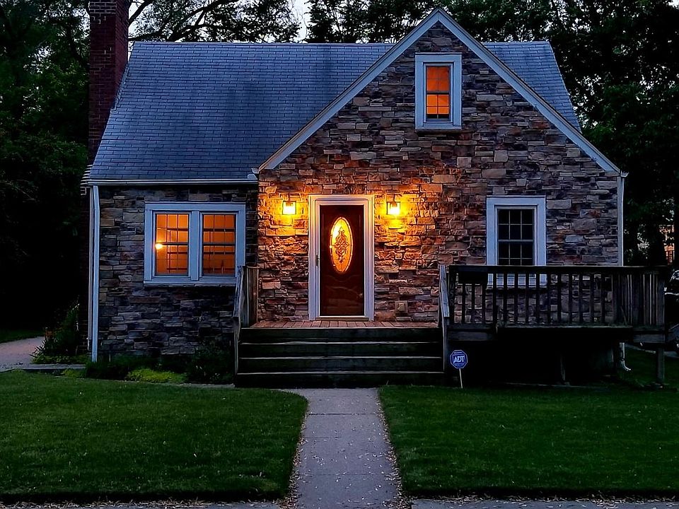 2nd image of 1058 N Vermillion St