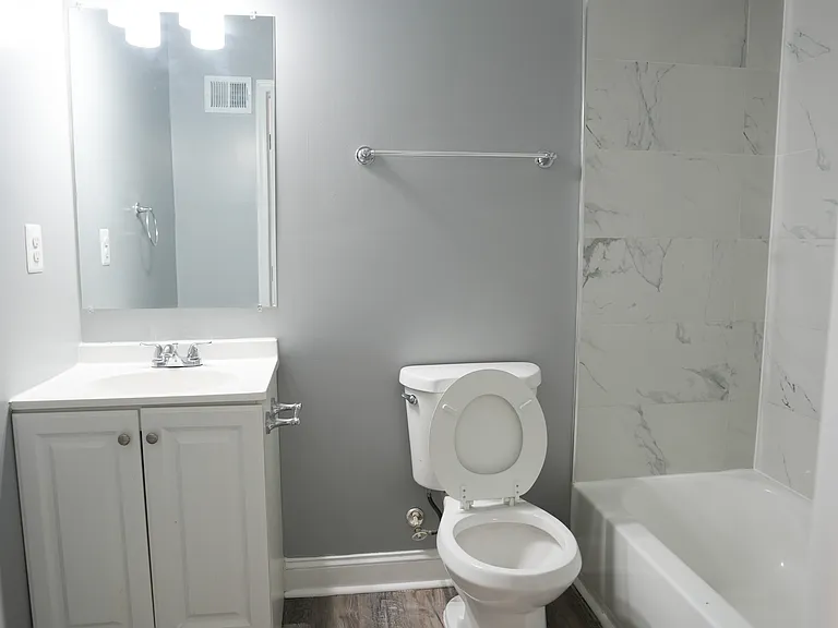 2120 N Fulton Ave — Photo 9