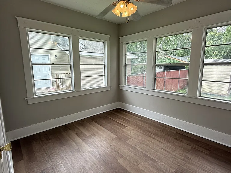 1645 Woodland Ave SW — Photo 10