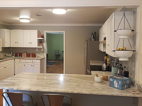 Wide counter for B'fast bar