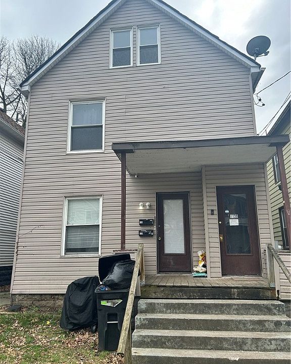 1st image of 1139 W 11th St
