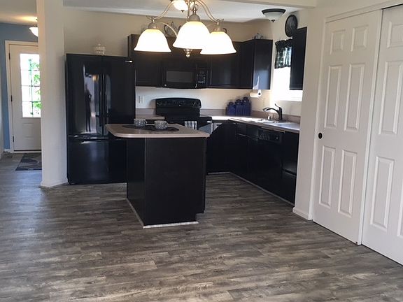 5th image of 10137 Meadow Glen Dr
