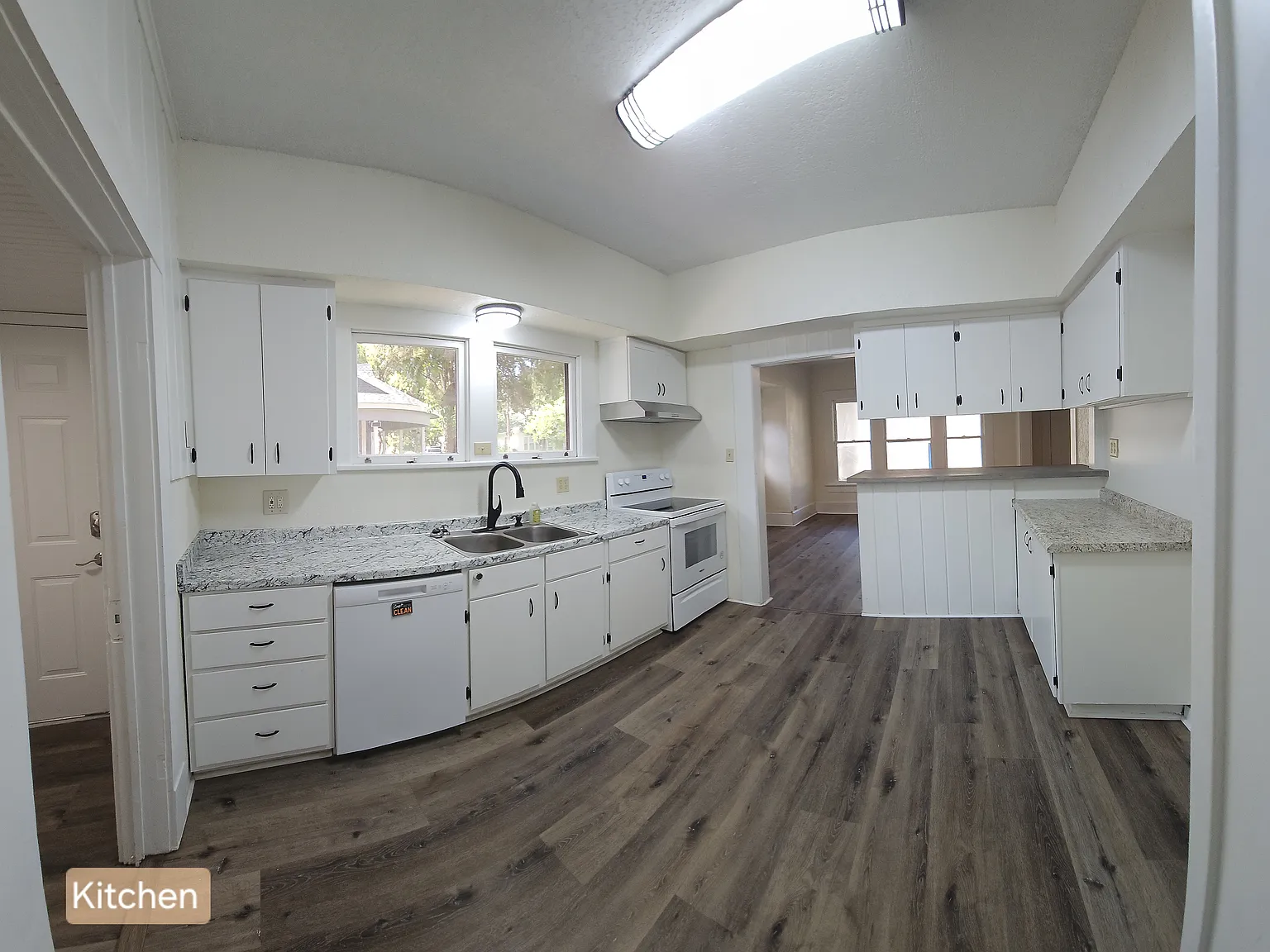 304 S Douglas Ave — Photo 2