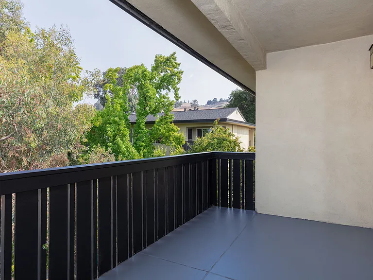 Mission Heights Apartments — Photo 37