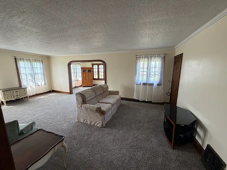 489 W Judson Ave — Photo 10