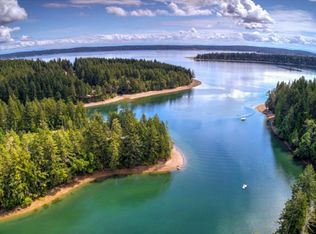 2086 E Grapeview Loop Rd, Grapeview, WA 98546