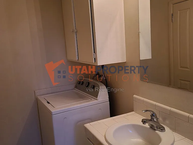 4951 S Center St #6 — Photo 10