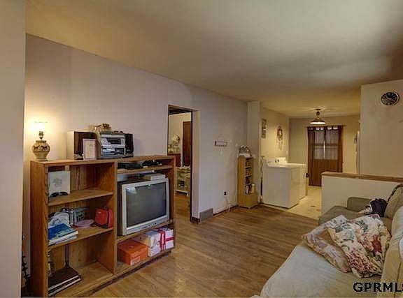 4th image of 1812 Avenue C St