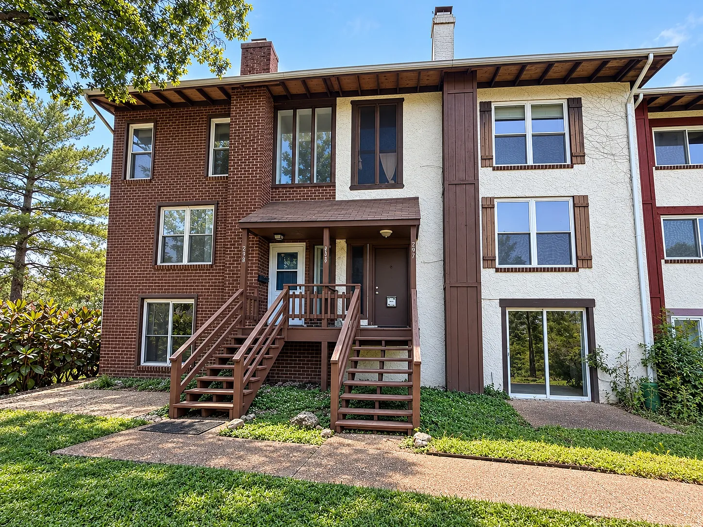 4 bed, 3.5 bath, 2700 sqft, $1,949 — Photo 1