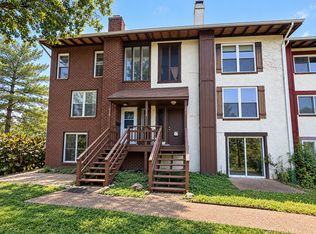 297 Carmel Woods Dr, Ballwin, MO 63021