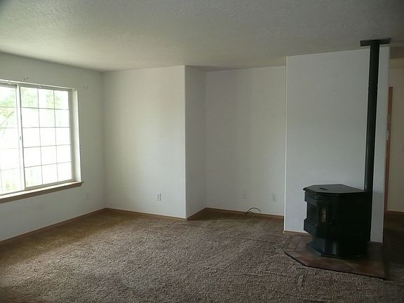 5th image of 3016 Meadow Glen Ln