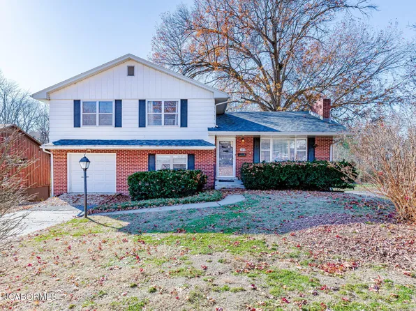 403 Castle Dr, Jefferson City, MO 65109