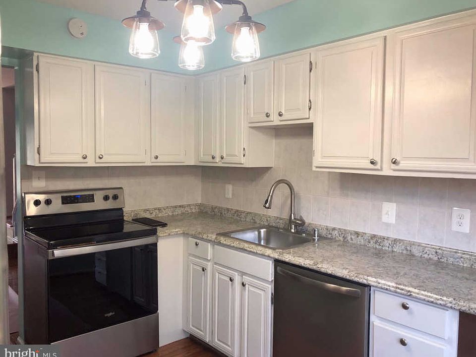 2nd image of 10308 Mockingbird Pond Ct