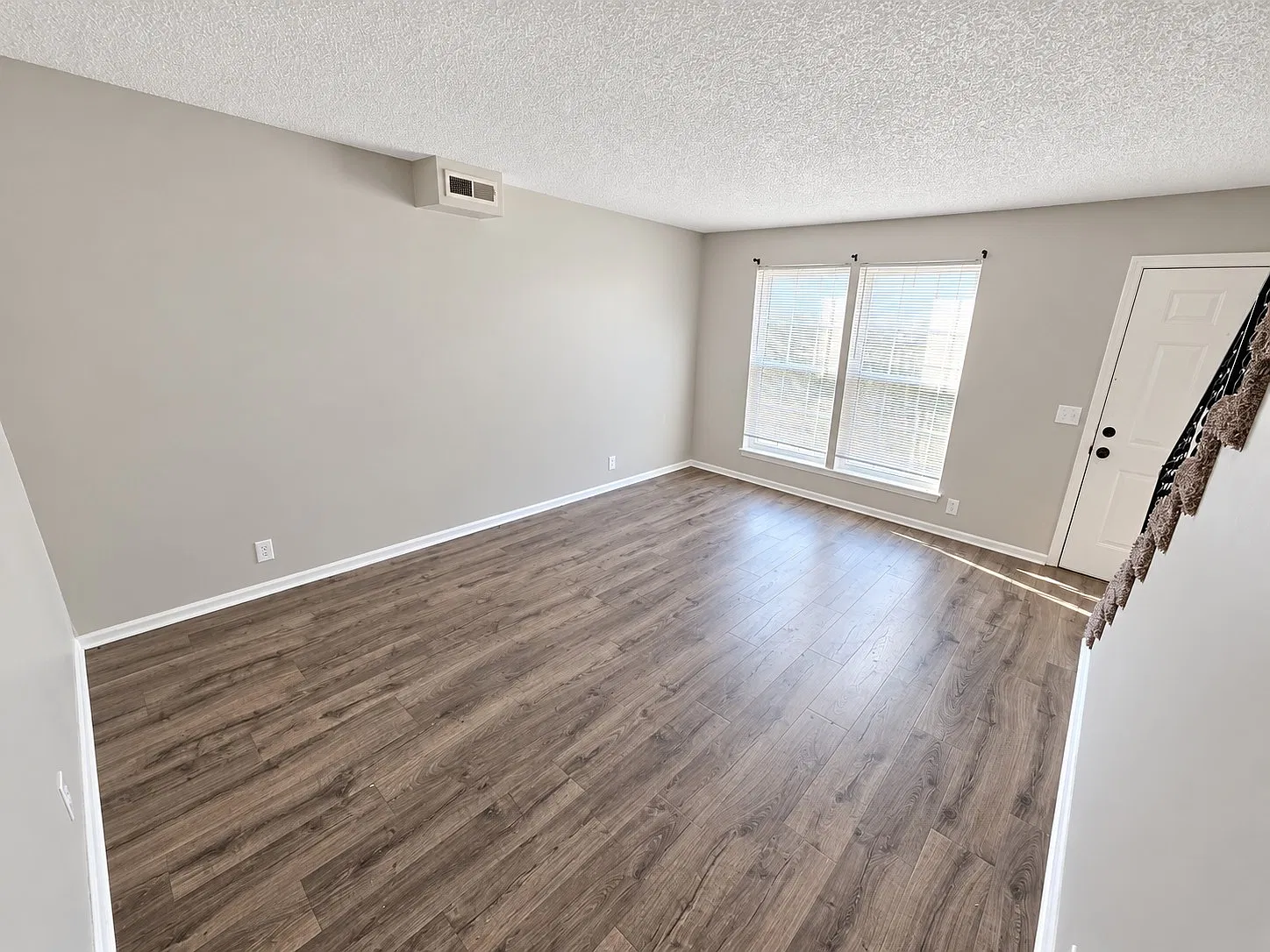 2 bed, 970 sqft, $1,450 — Photo 3