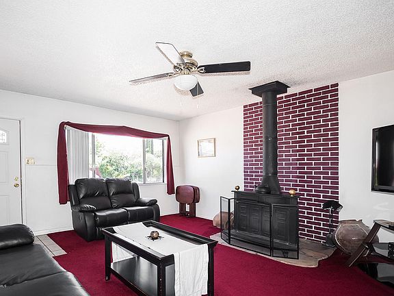 3rd image of 1025 E Ash Dr