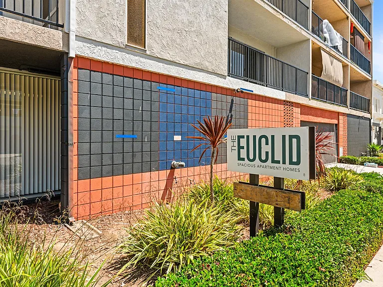 206 Euclid — Photo 18