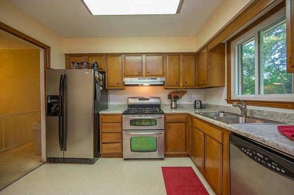5th image of 2312 Camelot Cir