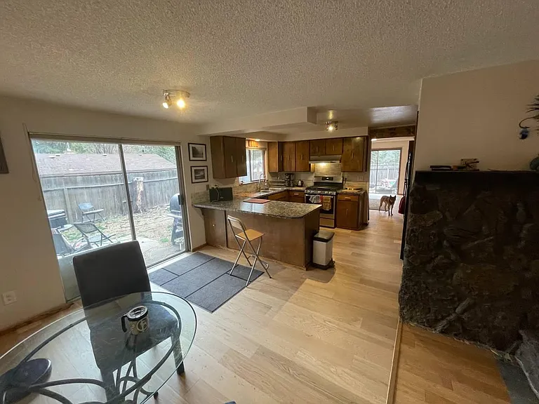 1677 SW Knoll Ave — Photo 4