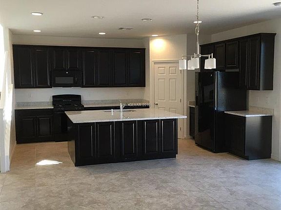 4th image of 7804 Hyde Park Ct