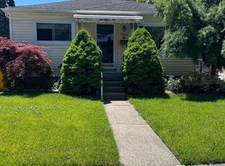 17644 Stephens Dr, Eastpointe, MI 48021