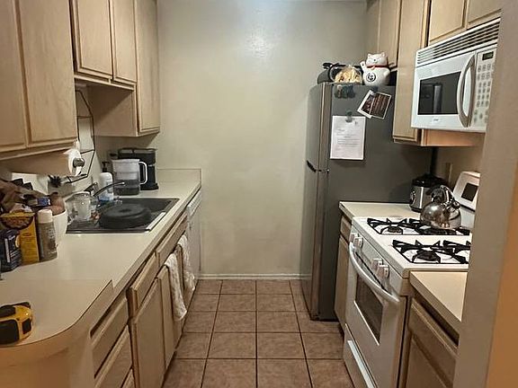 5th image of 926 2nd St #201