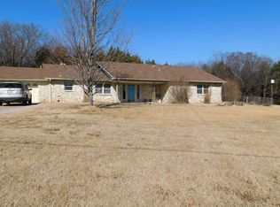 7393 Lake Rd, Ponca City, OK 74604