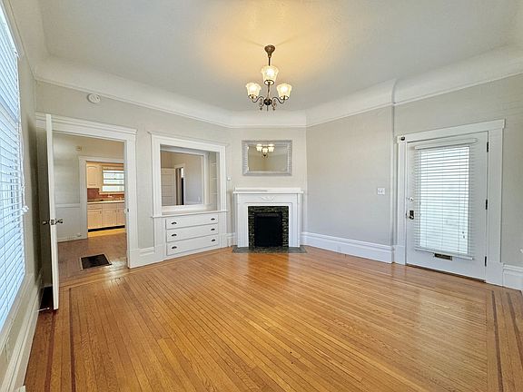 2nd image of 1117 22nd St APT 04