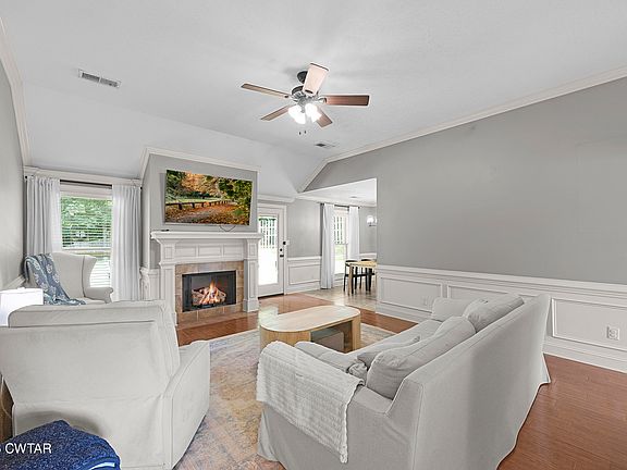 3rd image of 121 Little Brook Ln