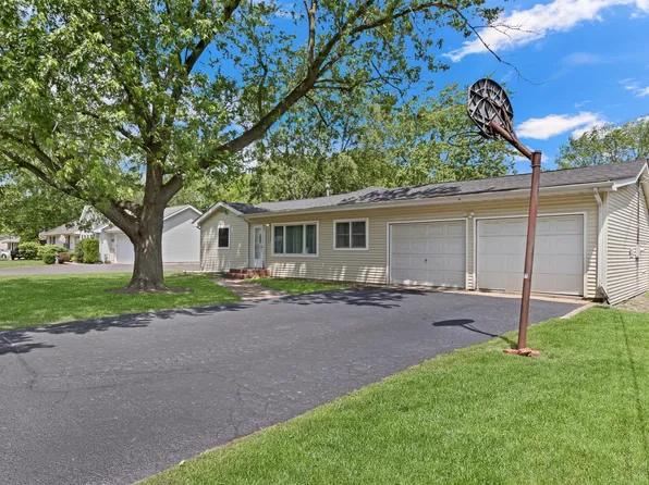 3426 Country Club Ave, Gurnee, IL 60031
