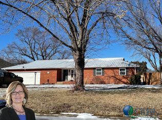 906 Barnes Ave, Alva, OK 73717