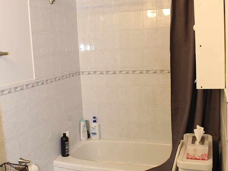 116 Regina Ave — Photo 5