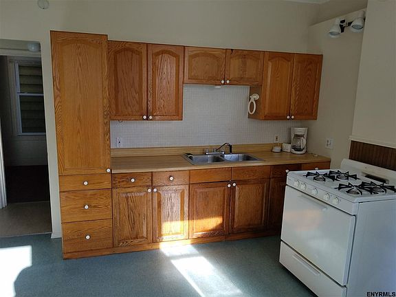 3rd image of 79 Jackson Ave