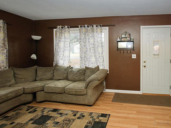 5th image of 239 Oak St