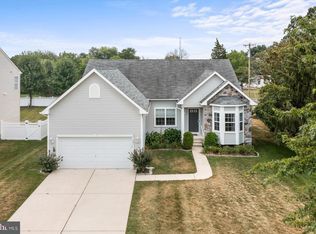 121 Christmas Tree Ct, Sicklerville, NJ 08081