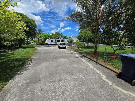 4th image of 20595 SW 190th St