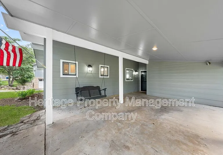784 Hill Top Dr — Photo 3
