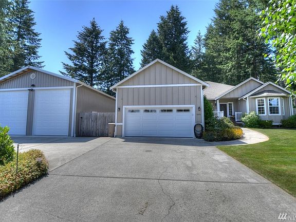 2nd image of 6641 Appletree Ln NE