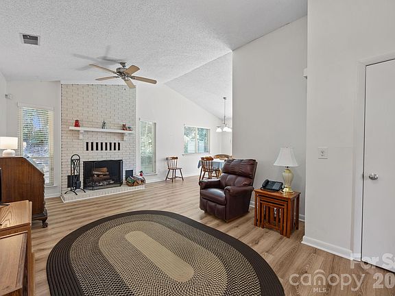 4th image of 1057 Sardis Cove Dr