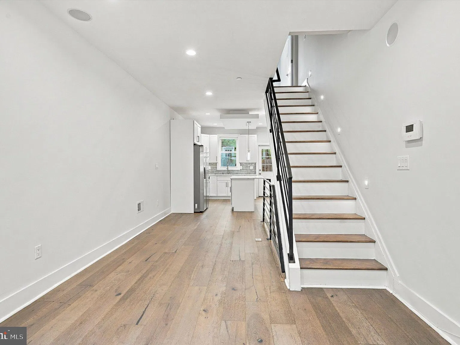 3 bed, 3.0 bath, 2000 sqft, $2,654 — Photo 2