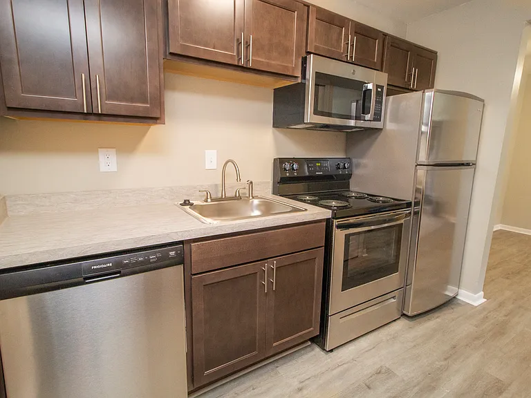 Heritage Park Apartments — Photo 1