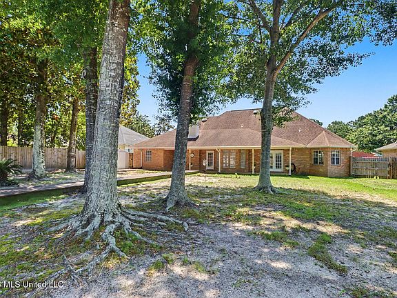 4th image of 408 Saylor Dr
