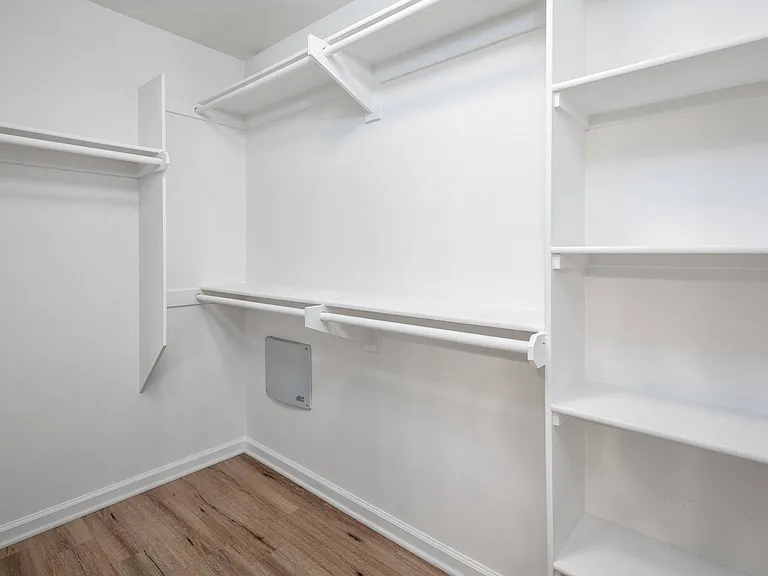 Le Blanc Apartments — Photo 24