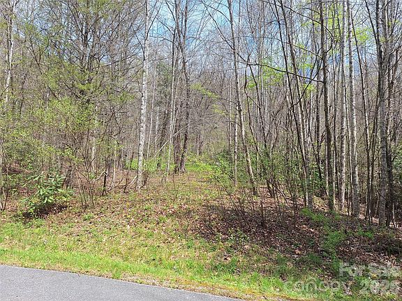 3rd image of 946 Lake Rd