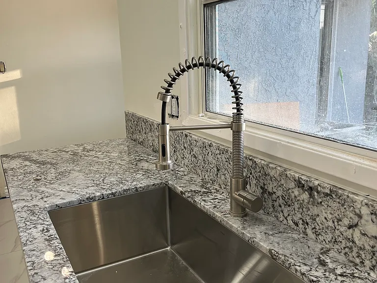 1305 E Oakmont Ave — Photo 5