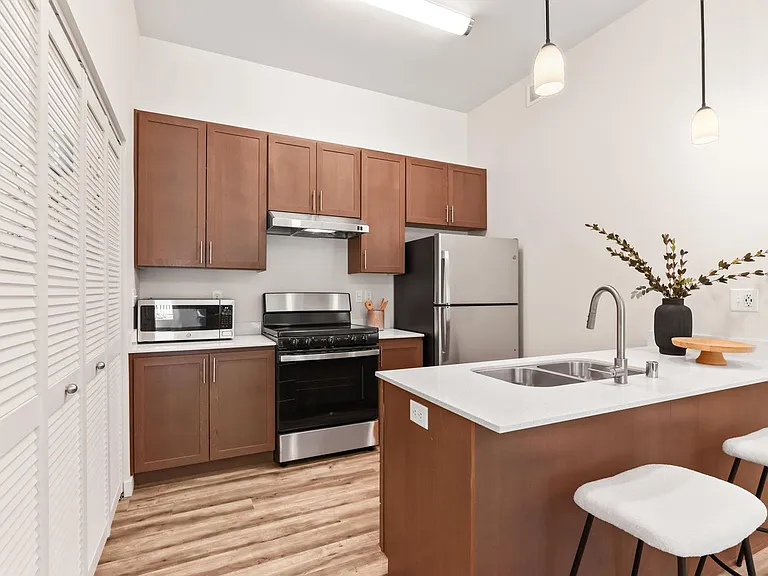 Jen's Pointe Apartment — Photo 13