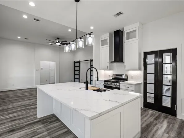 14103 W 3rd St, Santa Fe, TX 77510