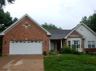 1 River Valley Dr, Chesterfield, MO 63017