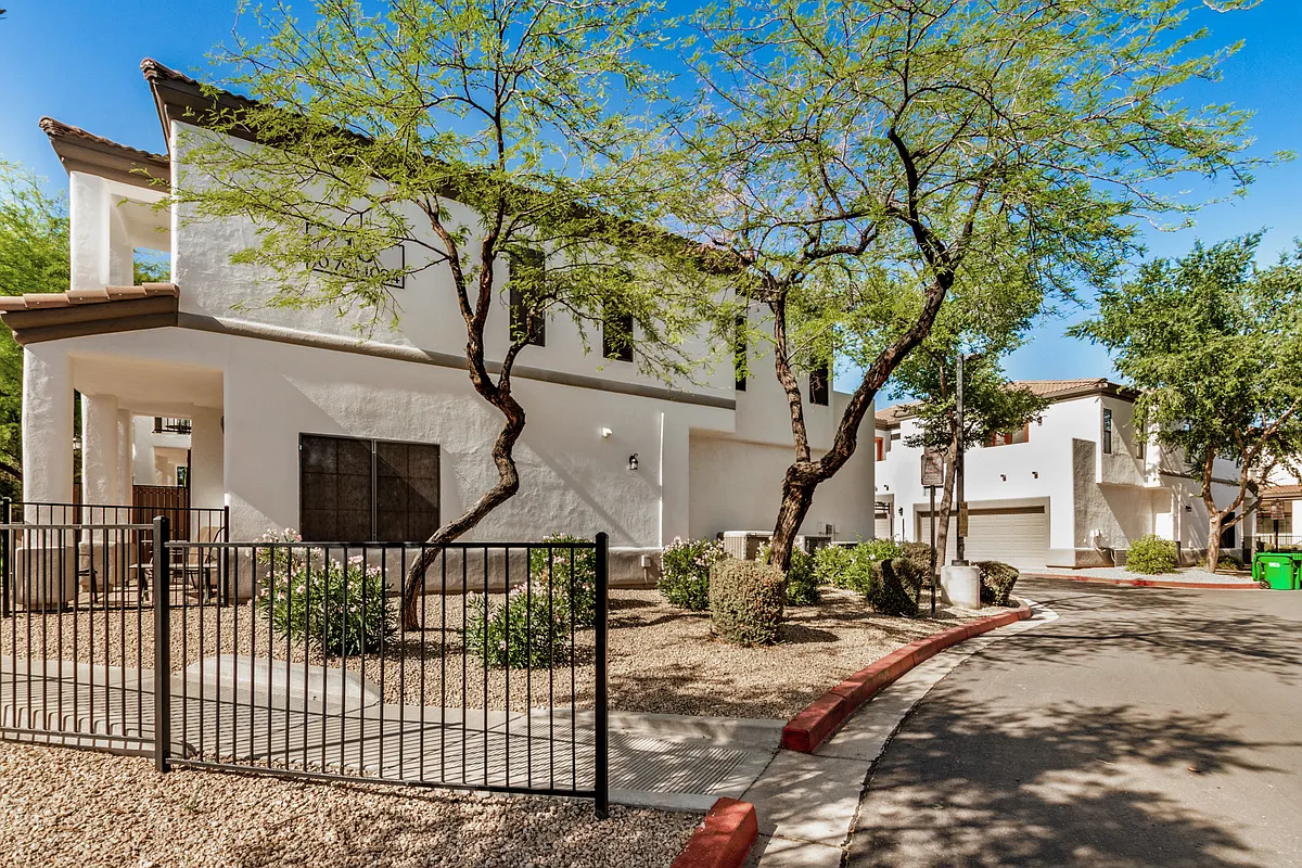 Building Photo - 3150 E Beardsley Rd #1083