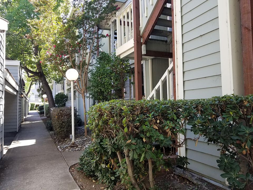 Meadow Brook Village Community